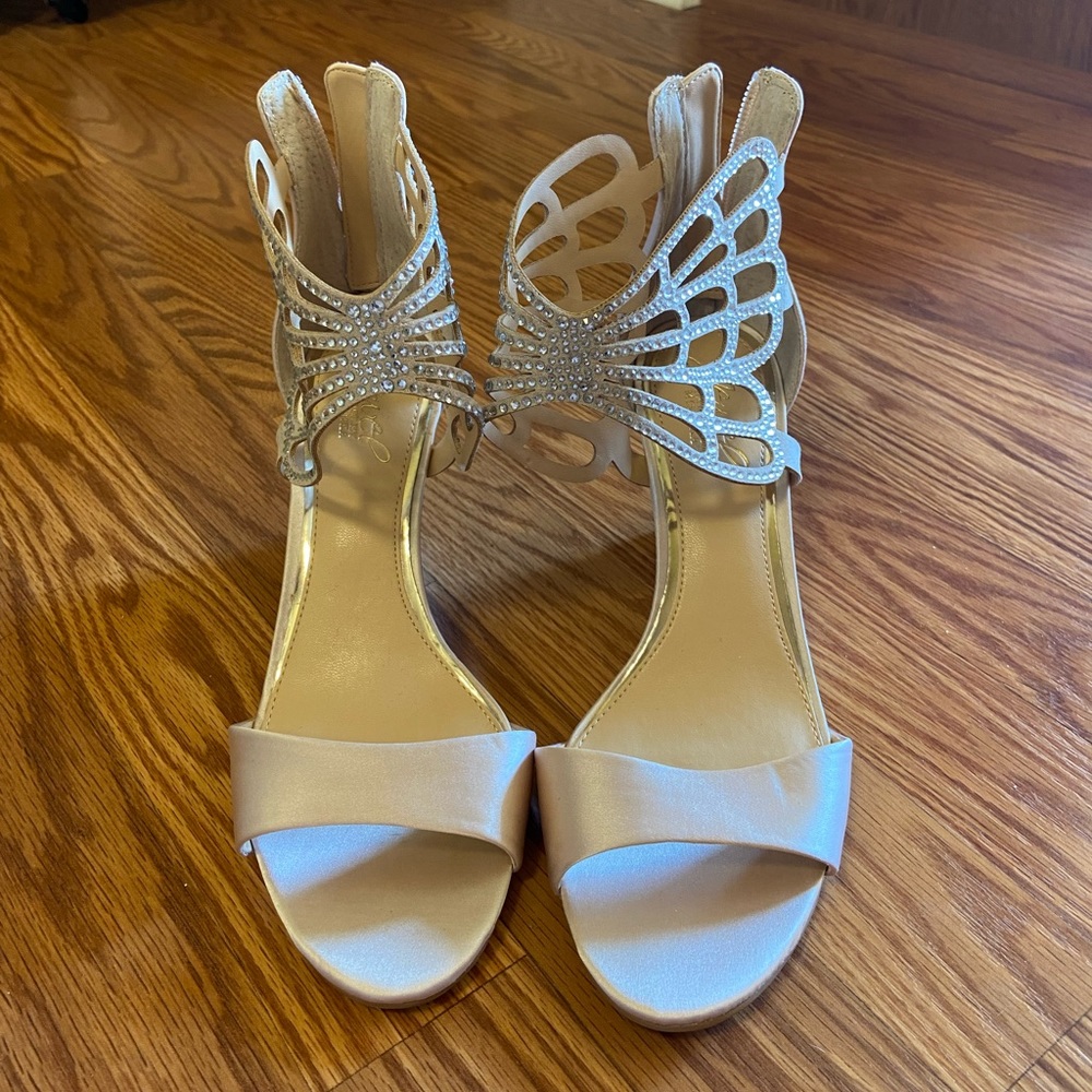 Badgley Mischka Champagne Wedges